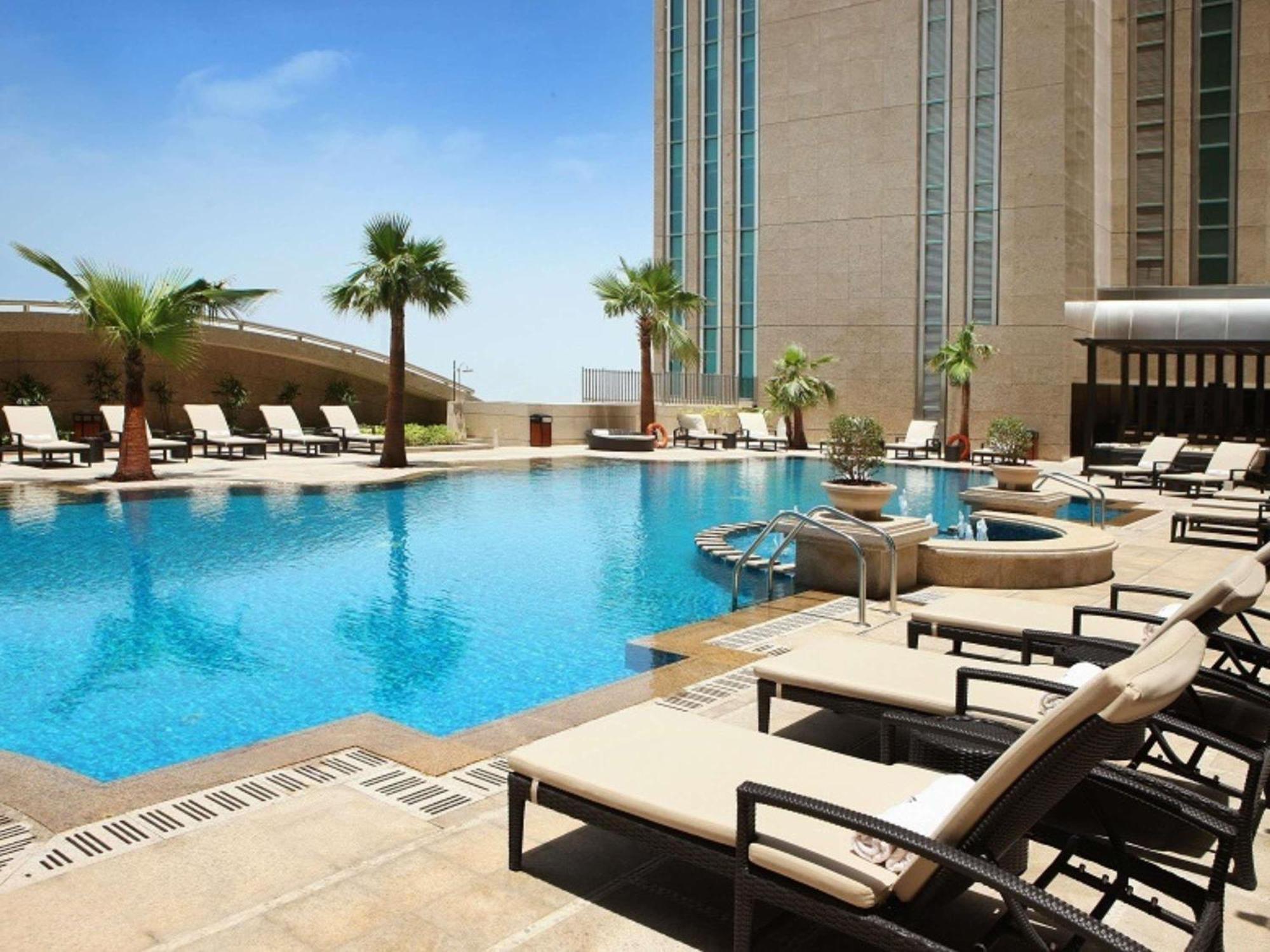 Sofitel Corniche Hotel 5*